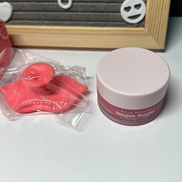 NCLA
The Scrub Set in Pink Grapefruit - Picture 4 of 6